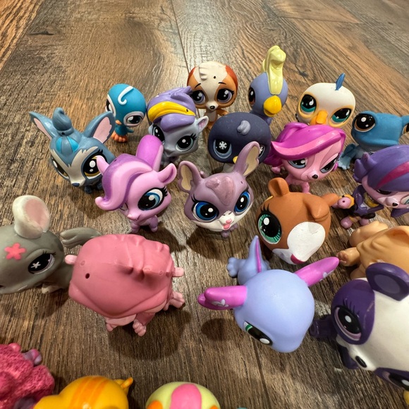 40+ littlest pet shop! - Picture 6 of 7